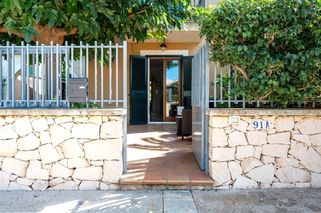 מרינה די מודיקה Villa Aura מראה חיצוני תמונה