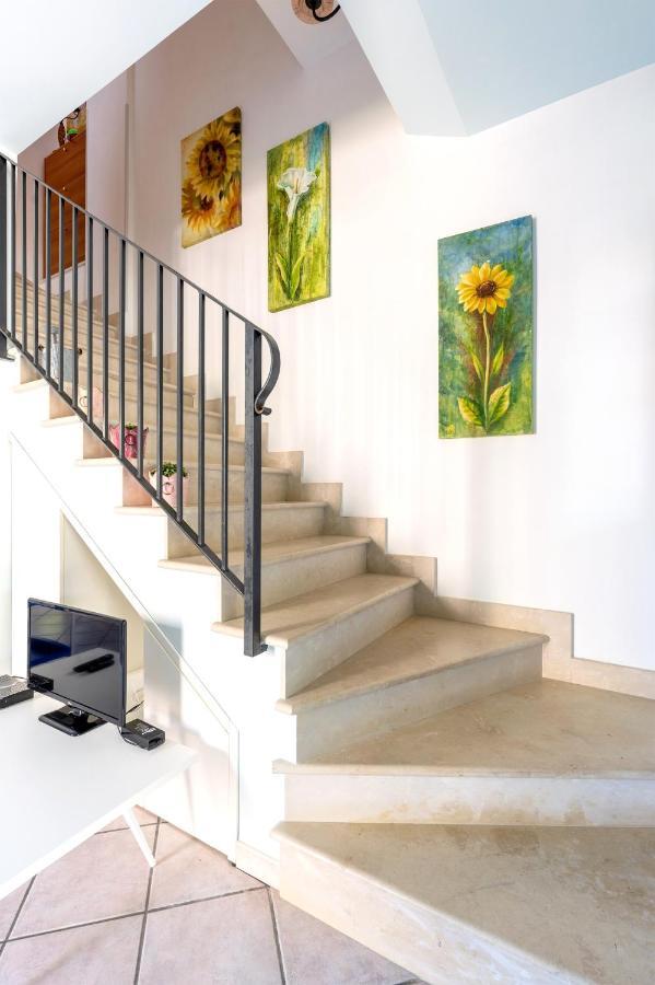 מרינה די מודיקה Villa Aura מראה חיצוני תמונה